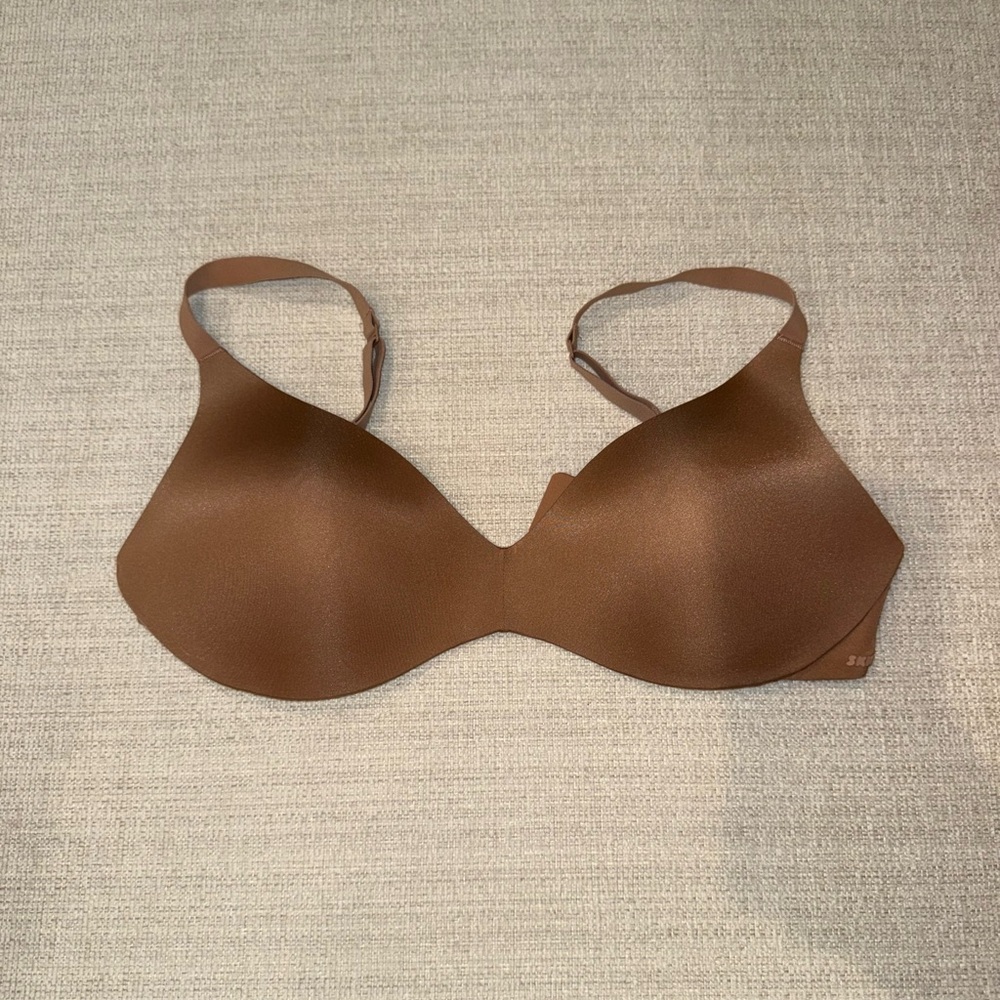 SKIMS Wireless Form Push Up Plunge Bra